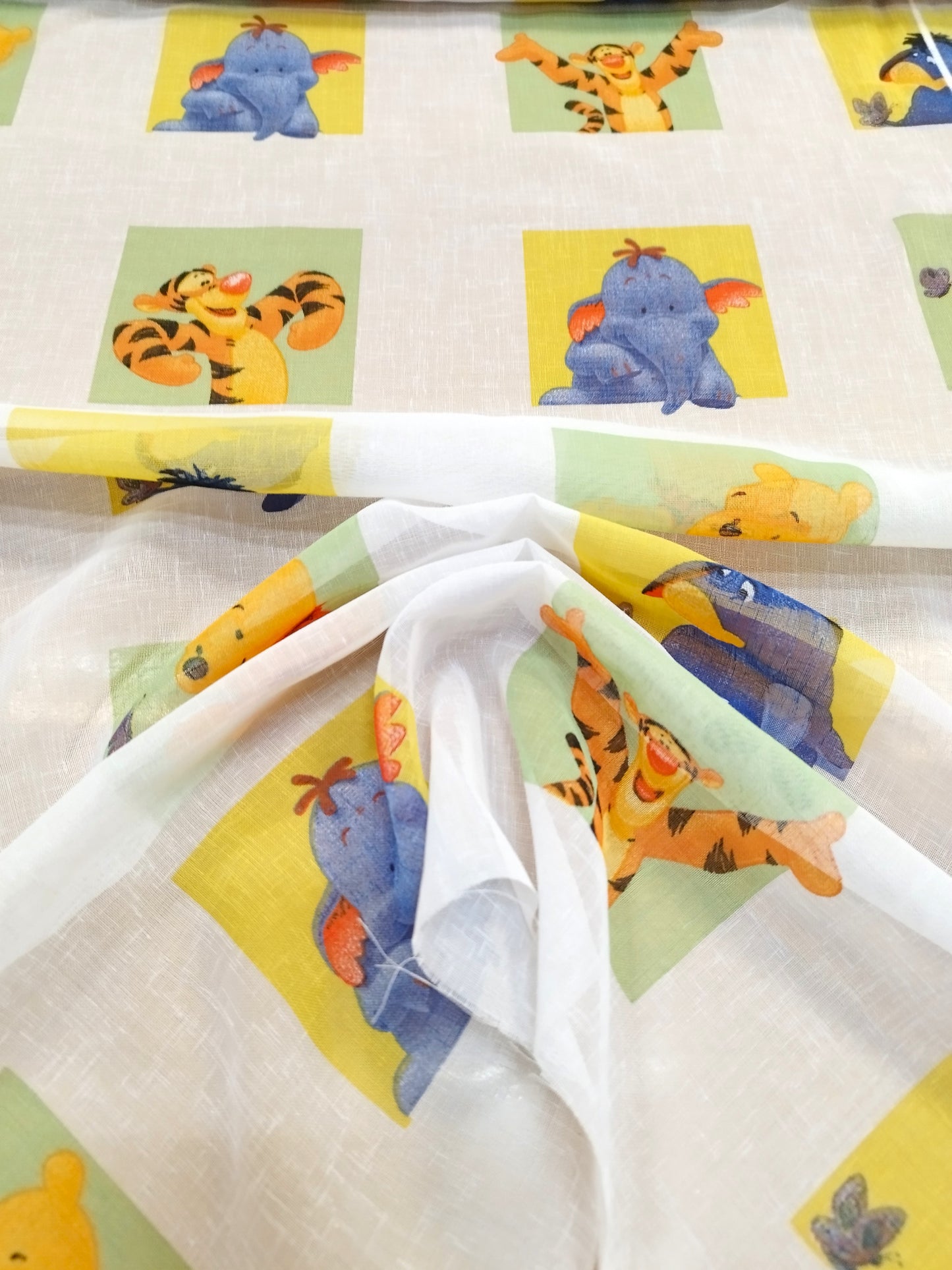 Rideaux pour chambres d'enfants - tissu vendu au mètre - largeur du panneau 60 cm - Tigger&Pooh-art.106