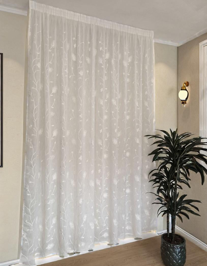 Voilage avec galon fronceur et Ruflette personnalisé – Tissu blanc brodé de fleurs, compatible avec rails de 140/170 cm, hauteurs 180 à 280 cm – art. Calla
