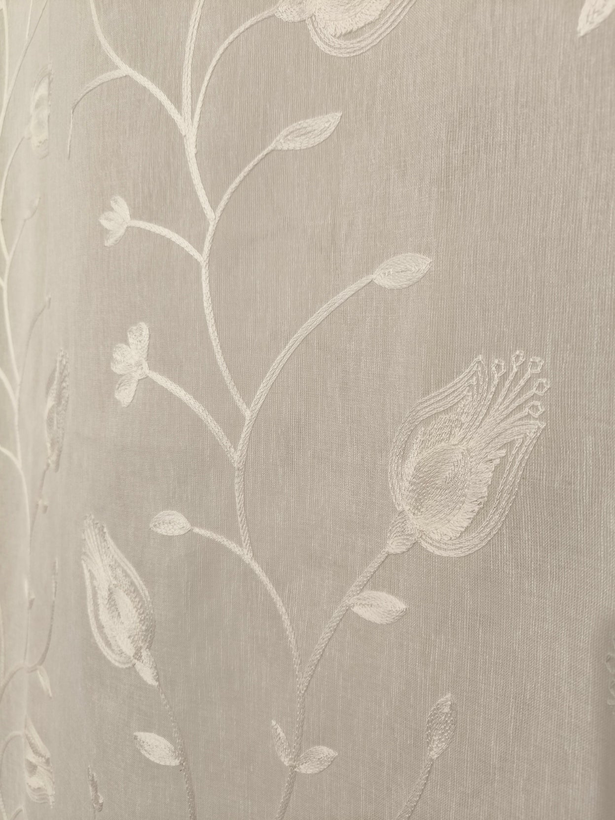 Voilage à œillets pour tringle - largeur max 200 cm - hauteur sur mesure - tissu brodé - art. Calla
