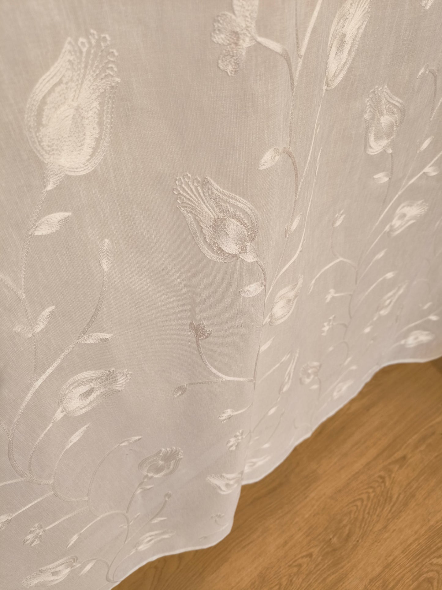 Voilage à œillets pour tringle - largeur max 200 cm - hauteur sur mesure - tissu brodé - art. Calla