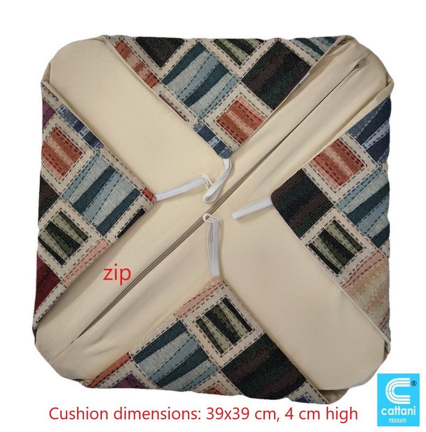 Retro del cuscino con zip per rimuovere l’imbottitura e facilitare il lavaggio