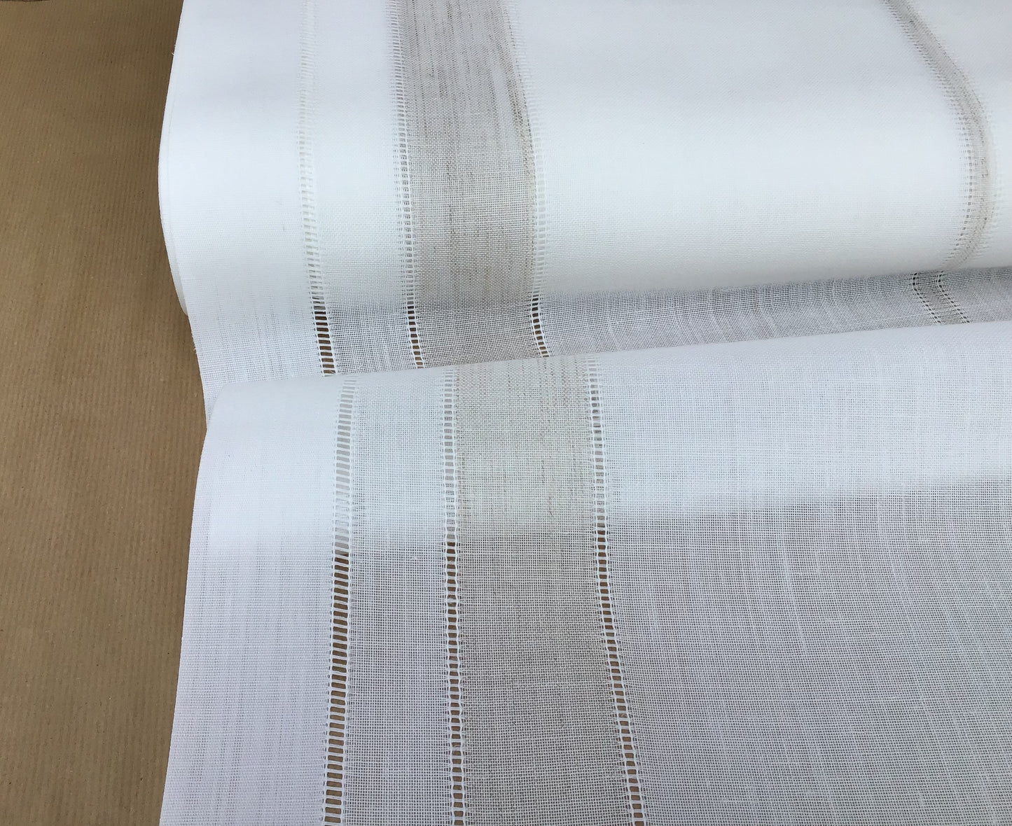 Tissu mélangé de lin 50/50 au Mètre , pour voilage vitrage , brise-bise, panneau japonais, stores bateau Largeur de 40 à 90 cm- blanc/taupe-art.103