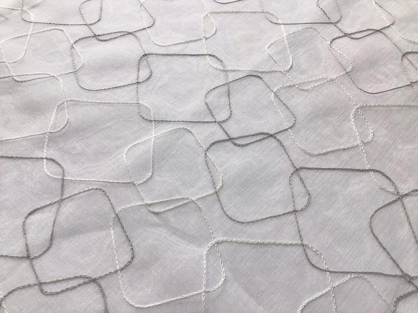 Paire de voilages vitrage en tissu brodé – Largeur 45/70 cm – Longueur sur mesure – Coloris blanc/gris- art.523