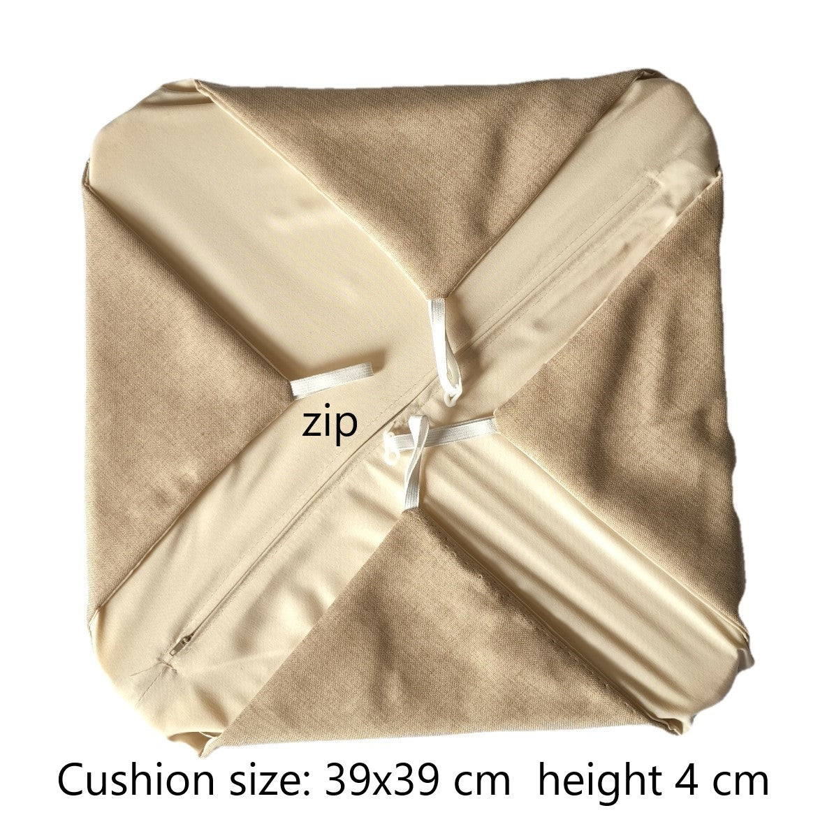Cuscino beige con zip aperta per rimuovere facilmente l’imbottitura in gommapiuma.