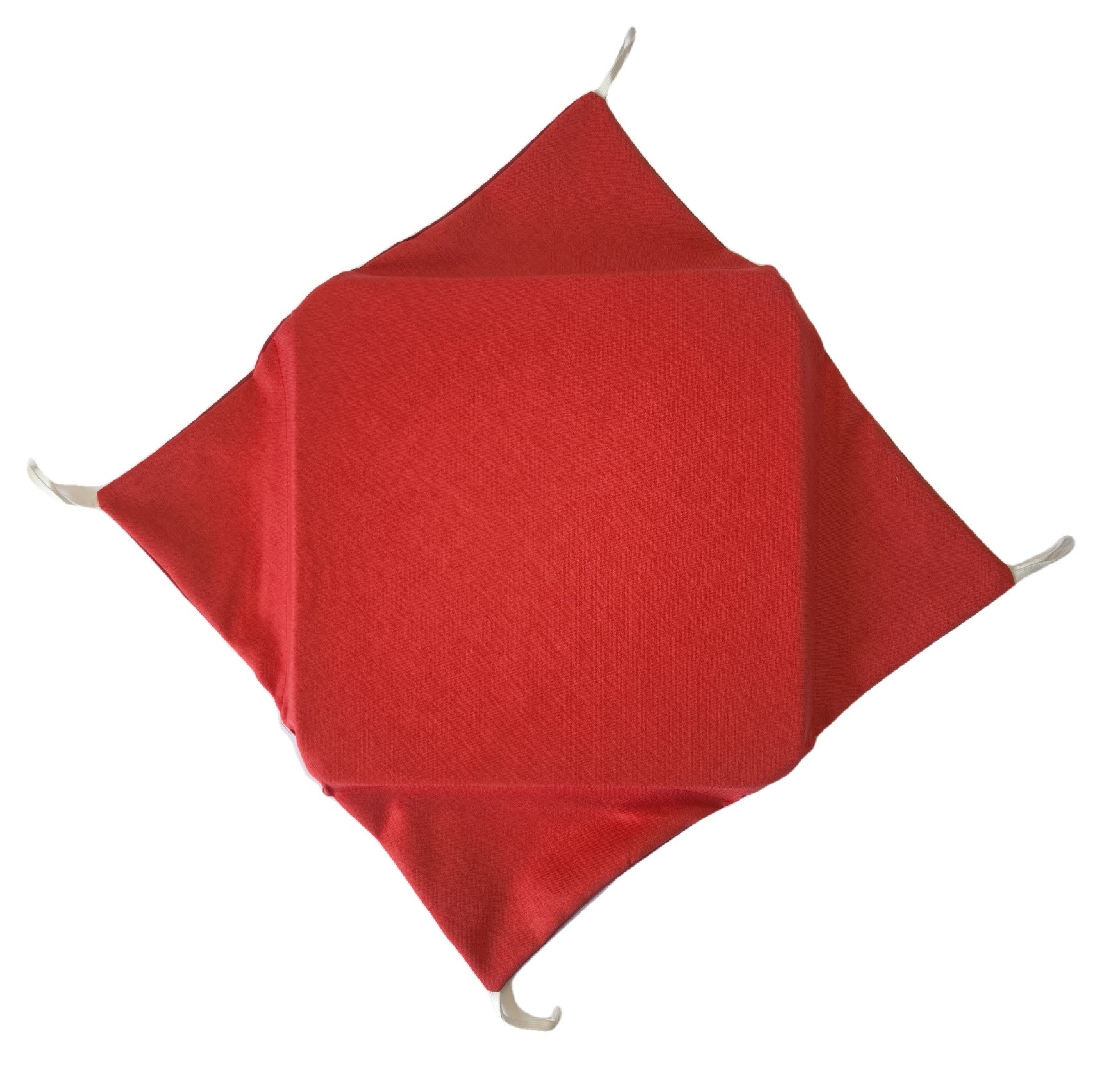 Cuscino rosso con 4 ali per un fissaggio stabile alla sedia, ideale per evitare spostamenti.