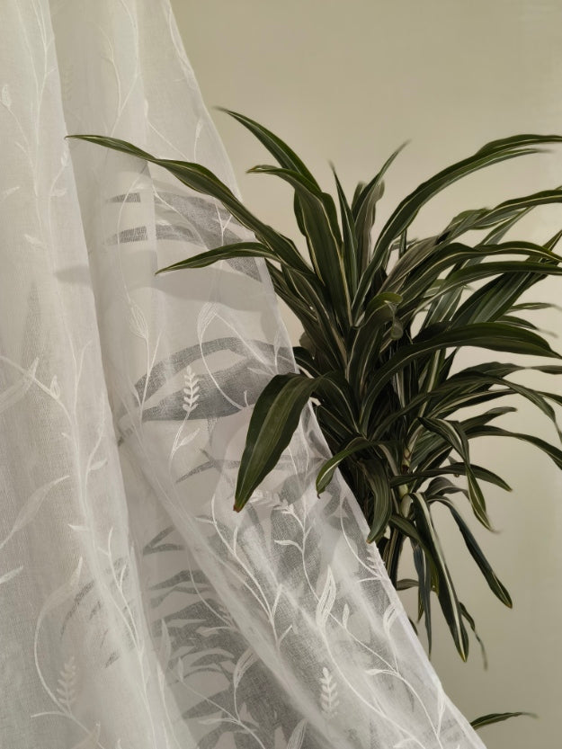 Voilage à œillets brodés pour tringle – 1 panneau blanc – Largeur 200 cm, Hauteur de 180 à 280 cm – Rideaux Salon et Chambre – Art. Feuille