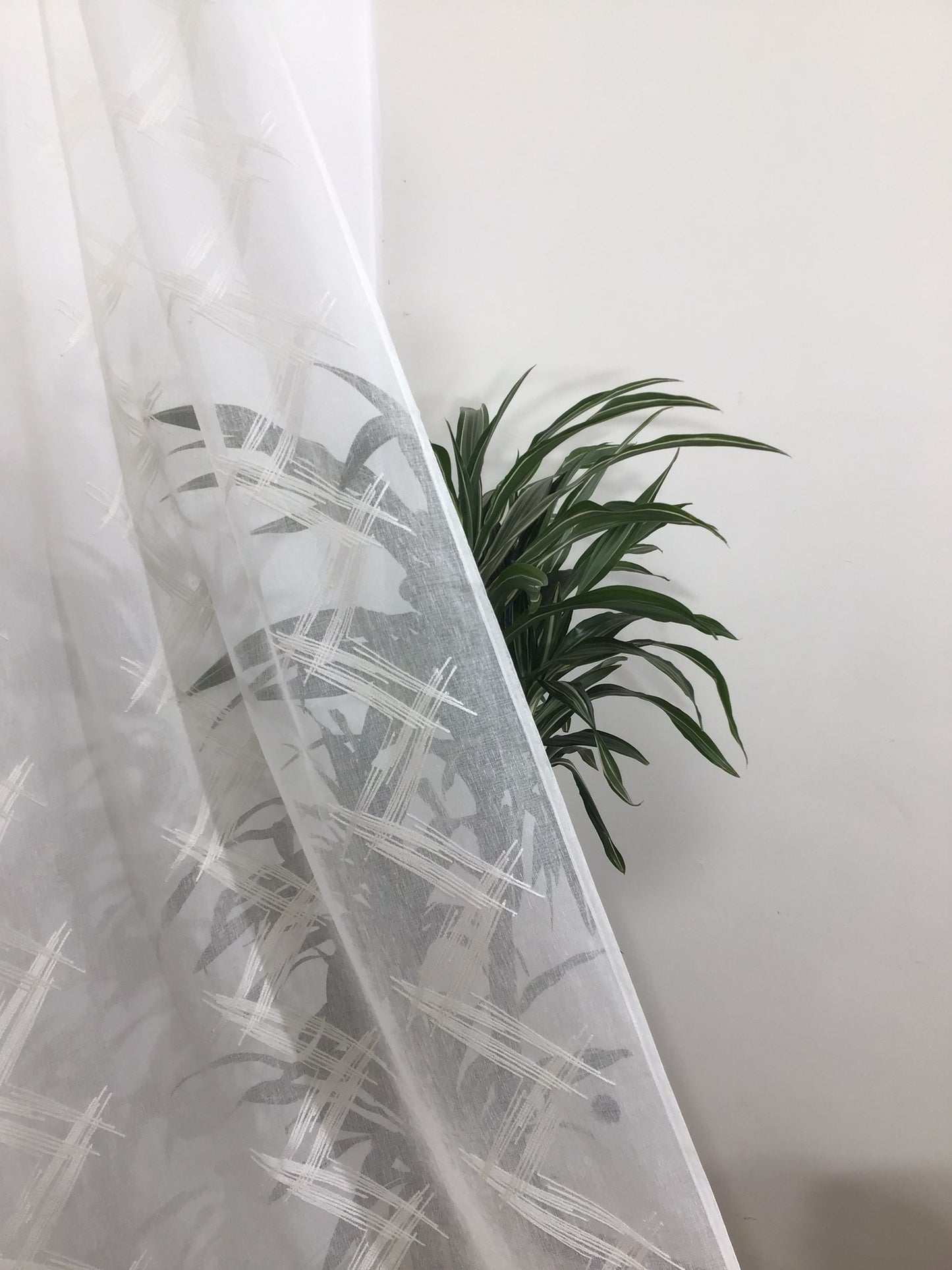 Voilage à œillets à tringle – Largeur maxi 200 cm – Hauteur sur mesure – Tissu brodé