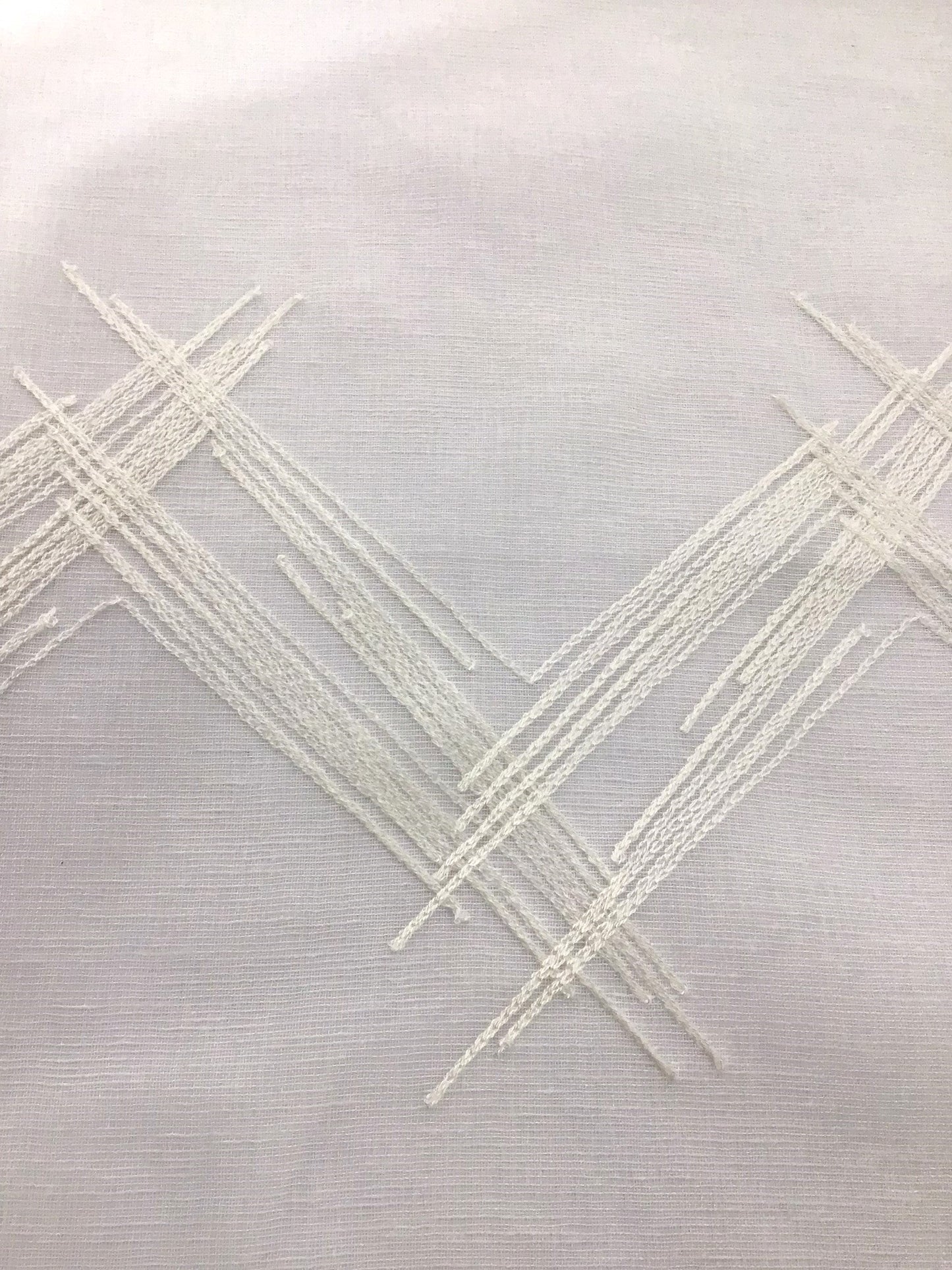 Voilage à œillets à tringle – Largeur maxi 200 cm – Hauteur sur mesure – Tissu brodé