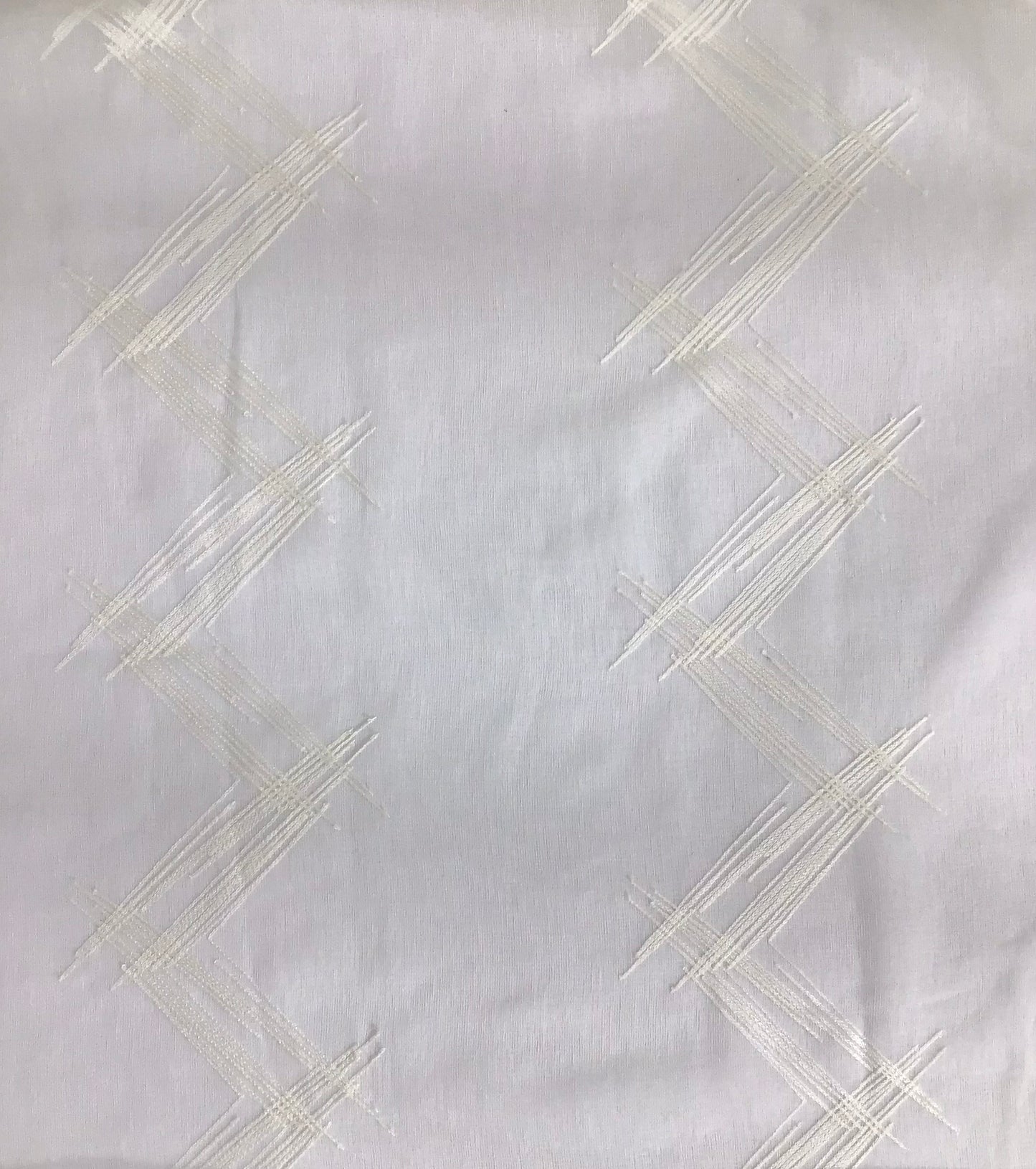 Voilage à œillets à tringle – Largeur maxi 200 cm – Hauteur sur mesure – Tissu brodé