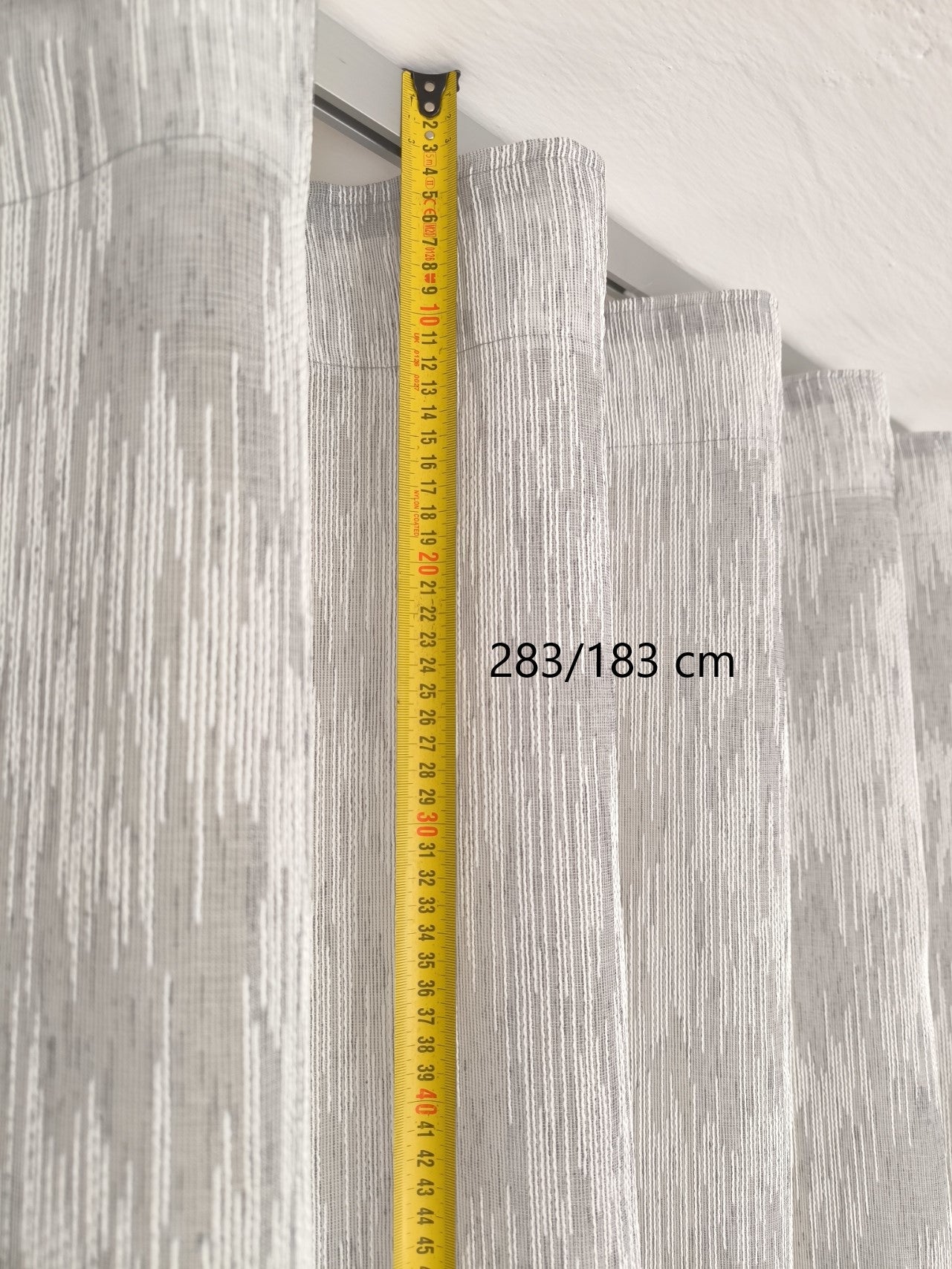 Voilage Wave sur mesure avec rail complet – Largeur 150 cm avec rail inclus - Tissu gris brodé art.À fines rayures