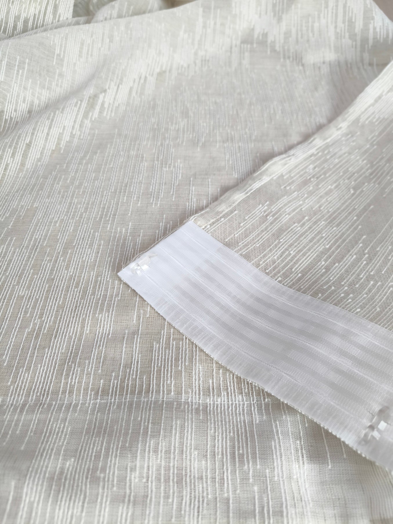 Voilage Wave sur mesure avec rail complet – Largeur 150 cm avec rail inclus - Tissu couleur lin brodé art.À fines rayures