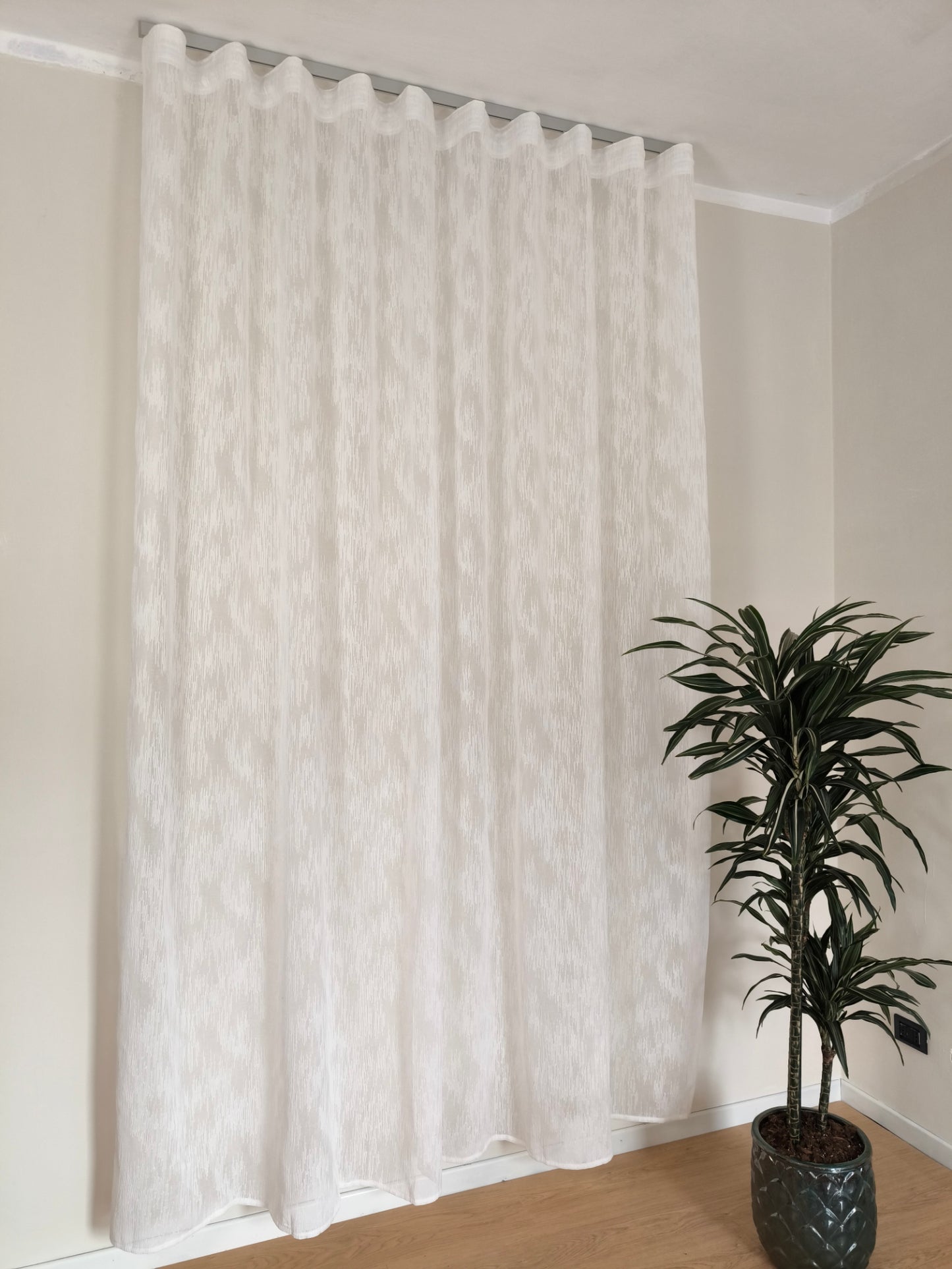Voilage Wave sur mesure avec rail complet – Largeur 150 cm avec rail inclus - Tissu brodé blanc art.À fines rayures