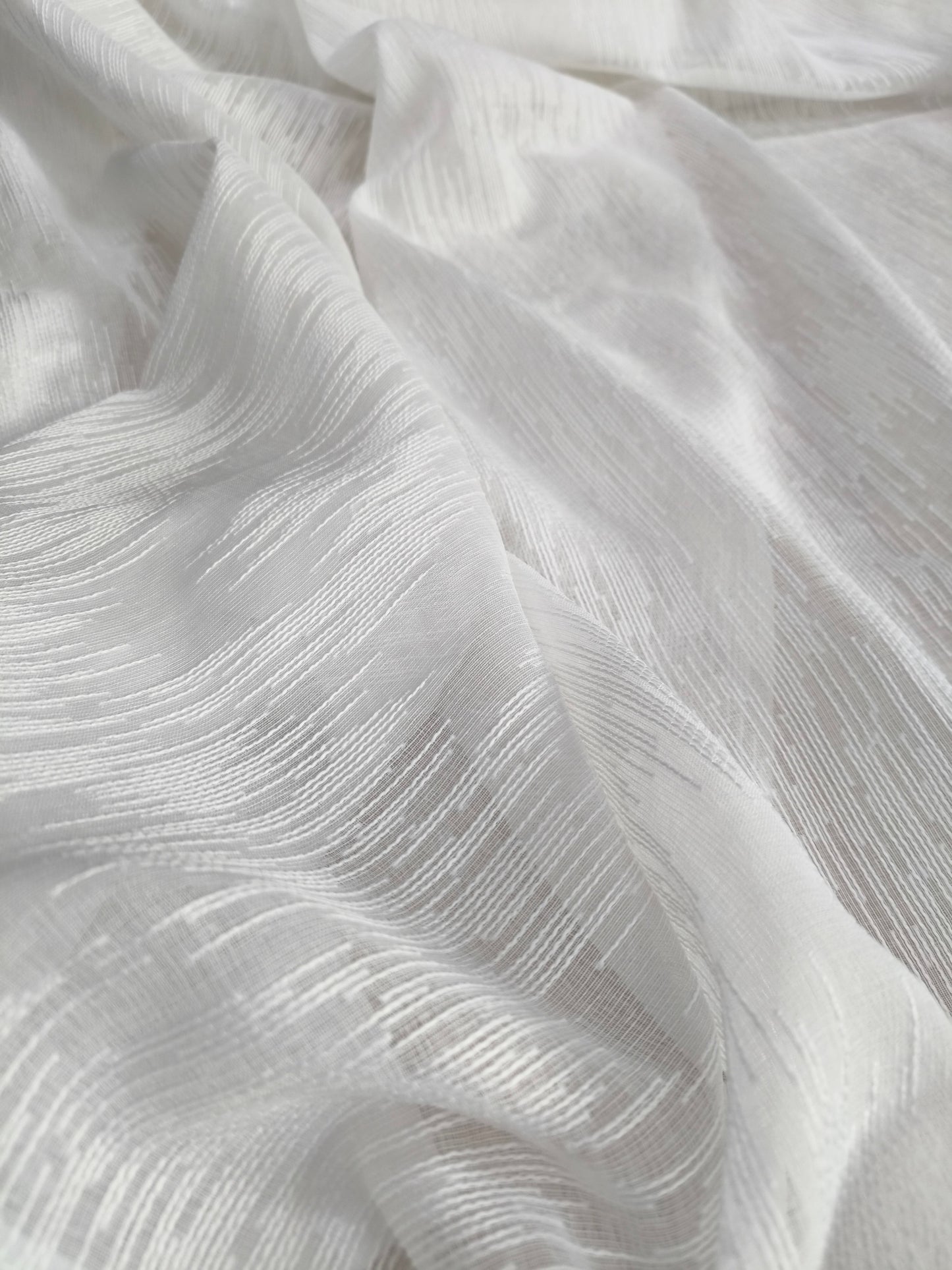 Voilage Wave sur mesure avec rail complet – Largeur 150 cm avec rail inclus - Tissu brodé blanc art.À fines rayures