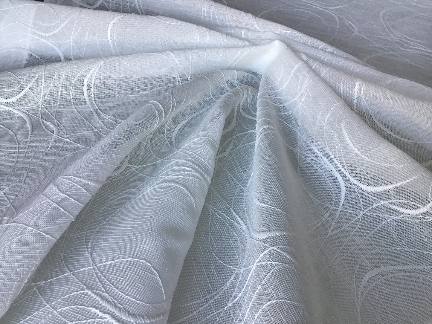 Tissu au mètre , pour voilage vitrage , brise-bise, vitrage droit, panneau japonais, stores romains Largeur de 40 à 90  cm Art.109