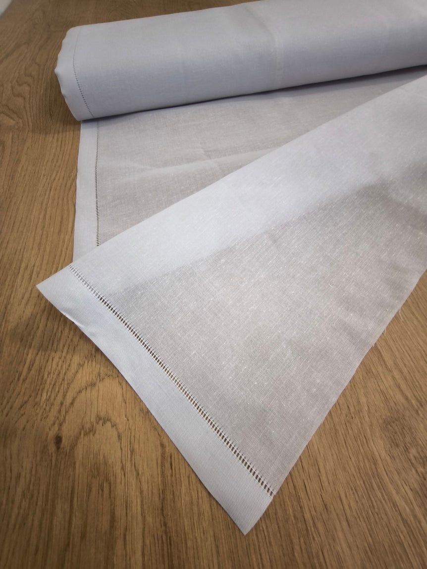 Tessuto leggero e versatile per tende su misura, colore bianco, lavabile a 30°