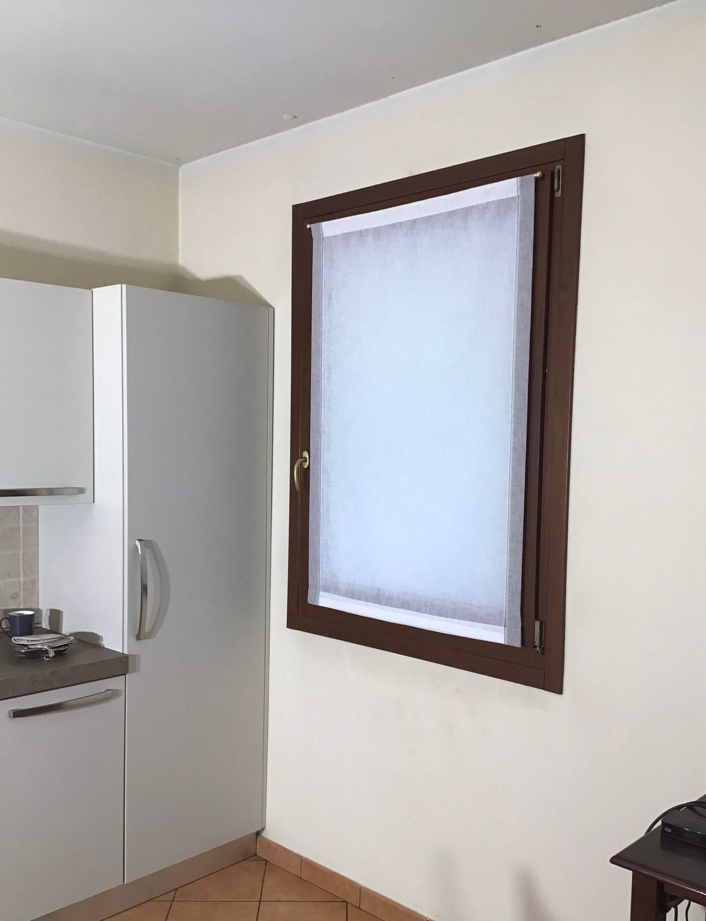 Voilage vitrage – passe-tringle – sur mesure de 30 à 90 - longueur sur mesure, tissu effet lin blanc avec bordure latérale grise, longueur sur mesure art.601
