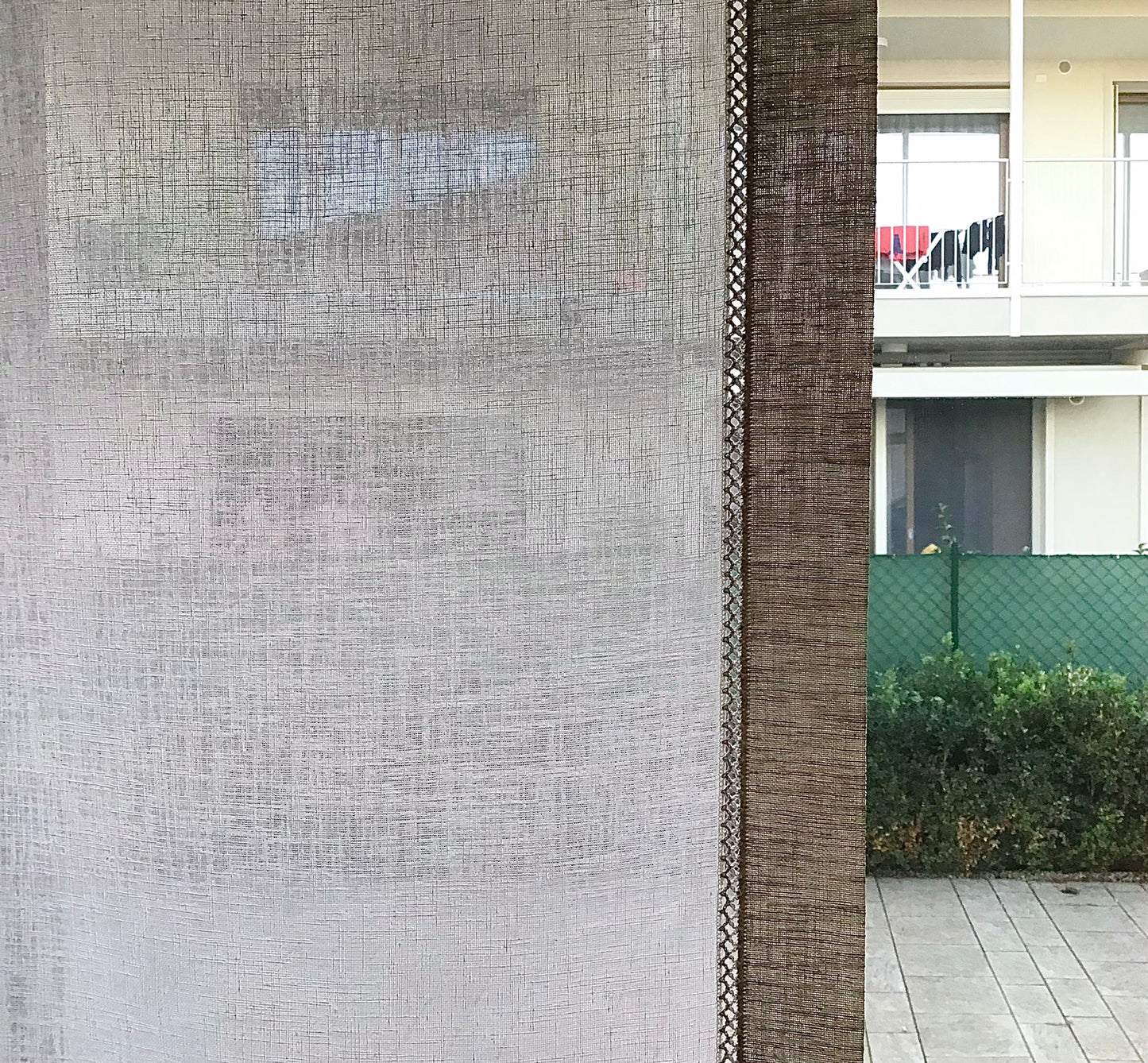 Voilage vitrage – passe-tringle – sur mesure de 30 à 90 - longueur sur mesure, tissu effet lin blanc avec bordure latérale grise, longueur sur mesure art.601