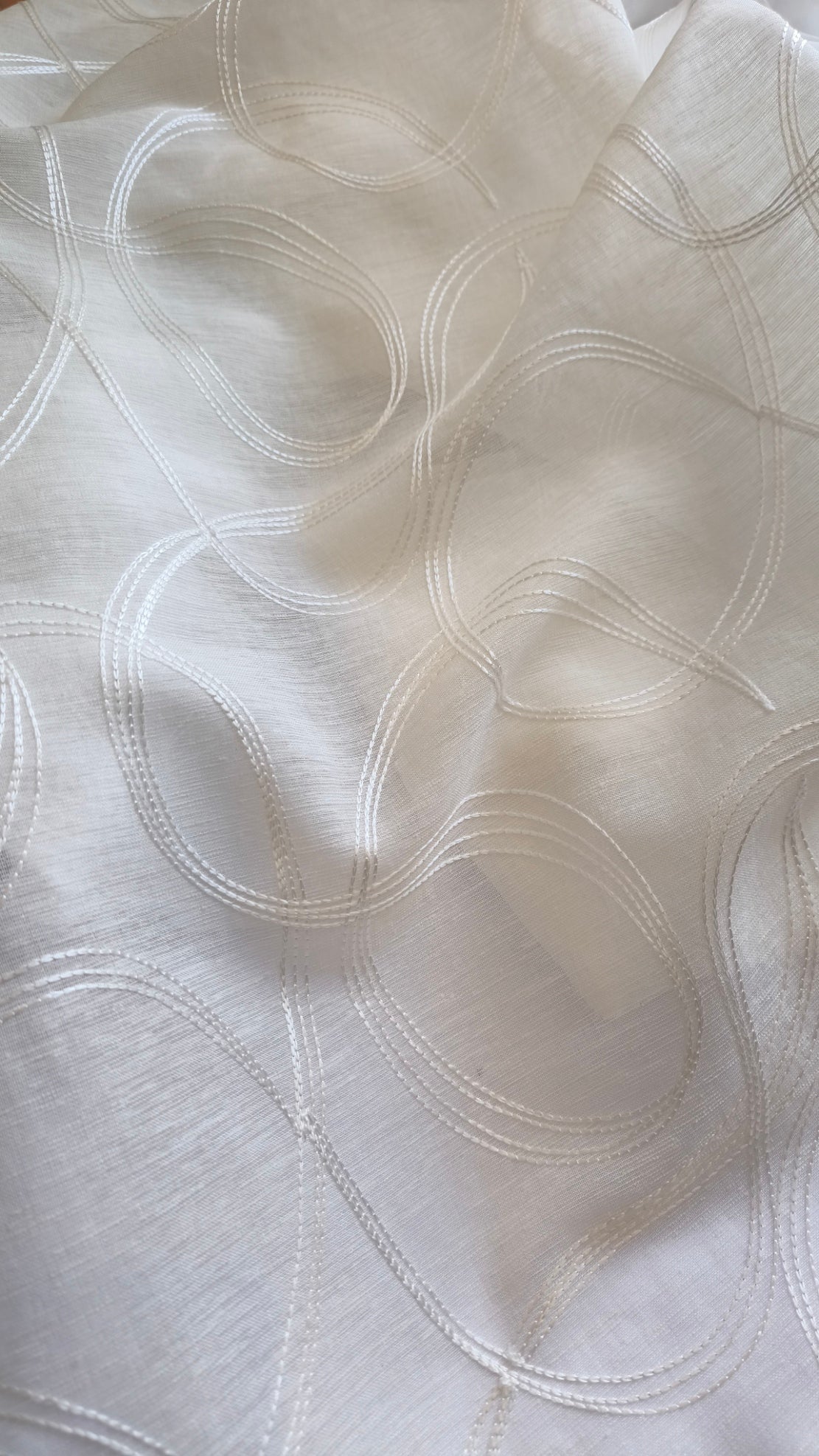 Voilage à œillets brodé – 1 panneau blanc – Largeur 200 cm, Hauteur de 180 à 280 cm – Salon et Chambre – Art Tebe