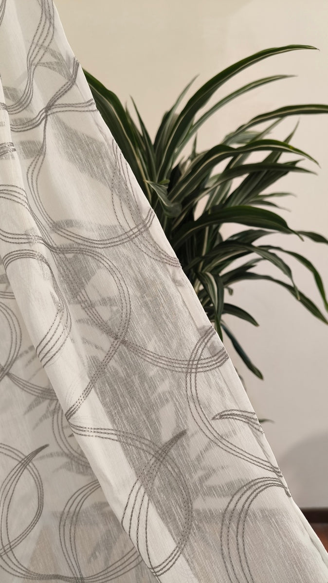 Voilage à œillets brodés – 1 panneau blanc/gris – Largeur 200 cm, Hauteur de 180 à 280 cm – Salon et Chambre – Art Tebe