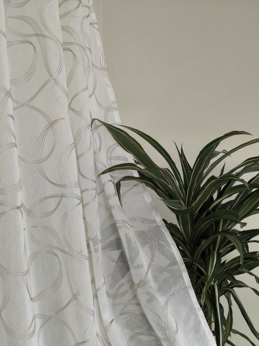 Voilage avec galon fronceur et ruflette personnalisé – Tissu brodé blanc/beige – Compatible rails 140/170 cm – Hauteur 180 à 281 cm – Art. Tebe
