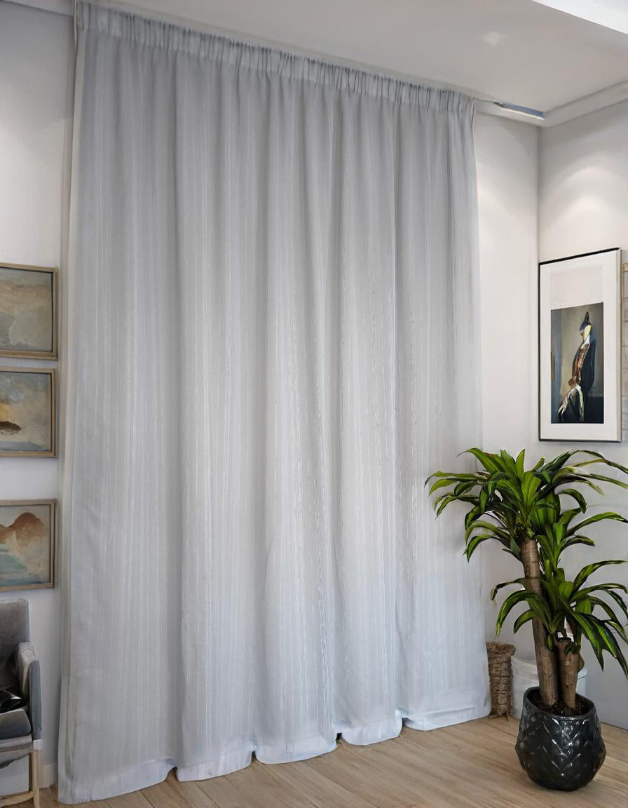 Voilage avec galon fronceur et ruflette personnalisée – tissu gris avec de fines rayures verticales – adapté aux rails 140-170 cm - Lucrezia