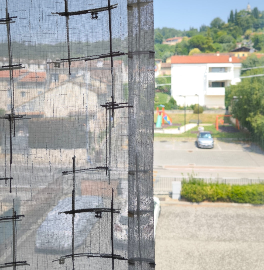 trasparenza del tessuto ricamato
