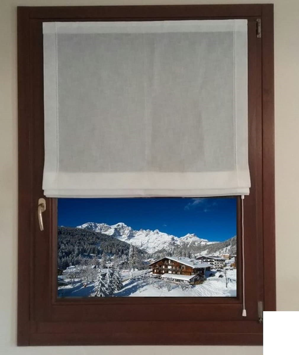 Tenda a pacchetto installata su finestra con binario a pacchetto e supporti senza fori, pronta all’uso