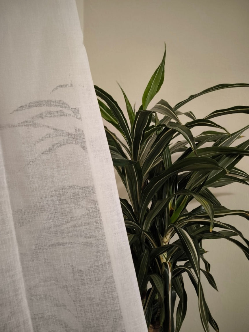Trasparenza della tenda bianca effetto lino con tessuto leggero e luminoso