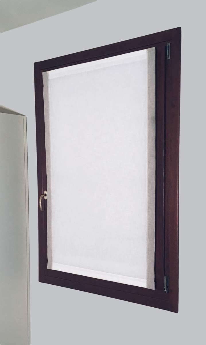 Tenda effetto lino bianco naturale applicata alla finestra