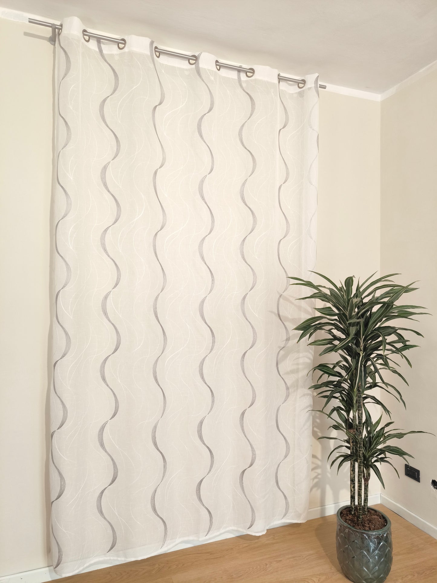  Voilage à œillets pour tringle – Largeur maxi 200 cm – Hauteur sur mesure – Tissu brodé – Blanc/Gris – Art. Wave